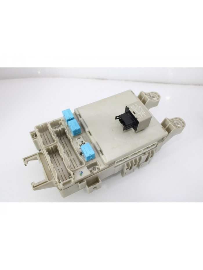 Recambio de caja reles / fusibles para toyota land cruiser (j12) 3.0 d4-d vx referencia OEM IAM 04987F13