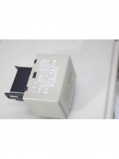 Recambio de caja reles / fusibles para toyota land cruiser (j12) 3.0 d4-d vx referencia OEM IAM 04987F13