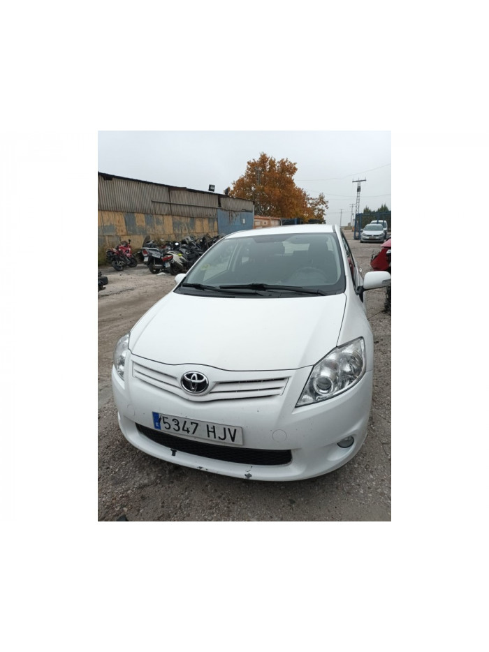 toyota auris (_e15_) del año 2012