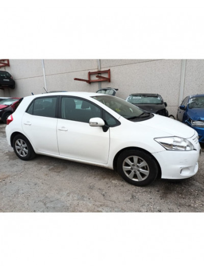 toyota auris (_e15_) del año 2012