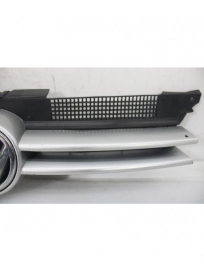 Rejilla delantera VOLKSWAGEN GOLF IV 1.9 TDI 2000