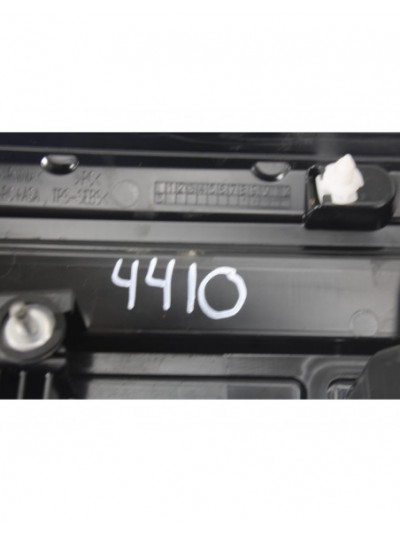 Recambio de piloto trasero central para volkswagen t-cross 1.0 referencia OEM IAM 2GM827577