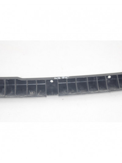 Recambio de molduras traseras para volkswagen touareg (7la) tdi v6 referencia OEM IAM 7L6807863