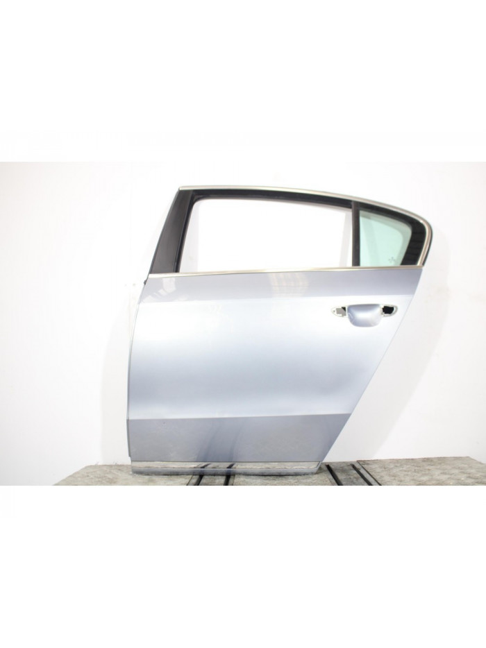 Puerta trasera izquierda VOLKSWAGEN PASSAT LIM. Edition BlueMotion 2012