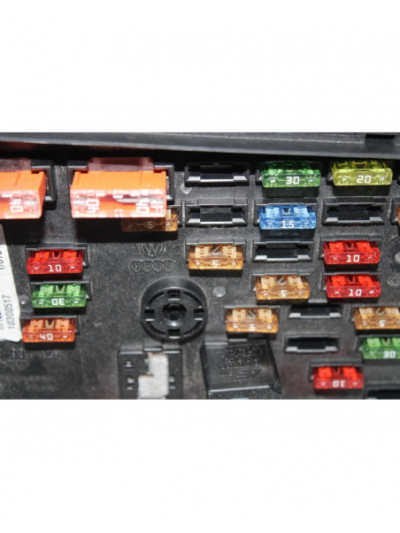 Caja reles / fusibles VOLKSWAGEN PASSAT BERLINA 1.9 TDI 2007