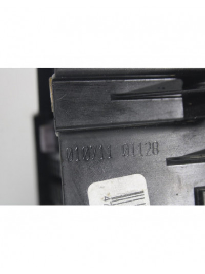 Recambio de caja reles / fusibles para volkswagen passat variant (365) exclusive bluemotion referencia OEM IAM 01071101128