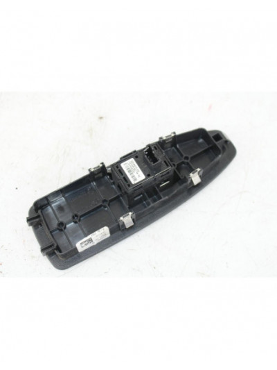 Mando elevalunas delantero derecho BMW 1 116 d 2012
