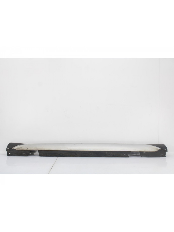 Faldón lateral izquierdo BMW X1 sDrive 18d 2010