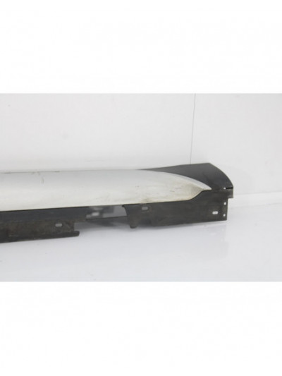 Faldón lateral izquierdo BMW X1 sDrive 18d 2010