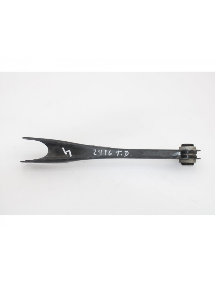 Recambio de brazo suspension superior trasero derecho para bmw serie 1 lim. (f21) 116d referencia OEM IAM 6792525044
