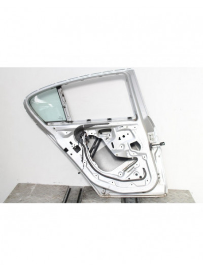 Recambio de puerta trasera izquierda para bmw serie 1 berlina (e81/e87) 120d referencia OEM IAM 2392T.I.GRIS