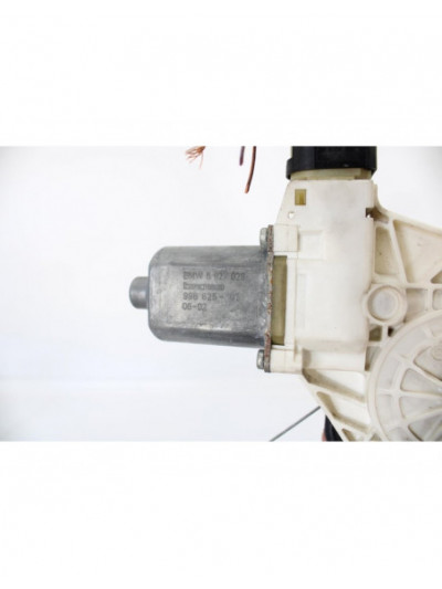 Recambio de elevalunas delantero derecho para bmw serie 1 berlina (e81/e87) 118d referencia OEM IAM 7067796S