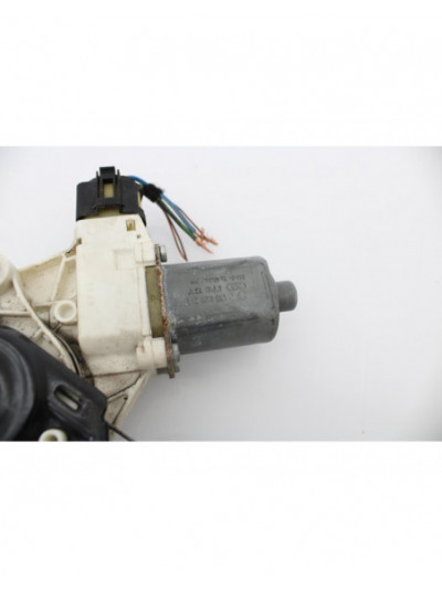 Recambio de elevalunas delantero derecho para bmw serie 1 berlina (e81/e87) 118d referencia OEM IAM 7067796S