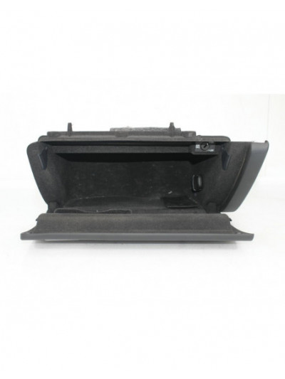 Guantera AUDI A4 B8 2.0 TDI 2010