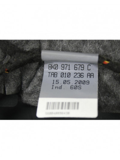 Guantera AUDI A4 B8 2.0 TDI 2010