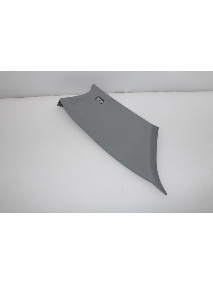 Moldura superior columna trasera derecha BMW SERIE 1 BERLINA 116d 2010