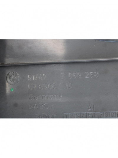 Recambio de moldura maletero para bmw serie 3 berlina (e90) 318d referencia OEM IAM 51477059258528506