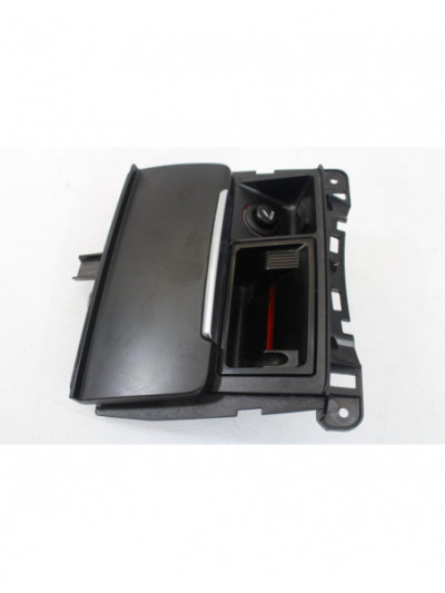 Cenicero AUDI A4 B8 2.0 TDI 2010