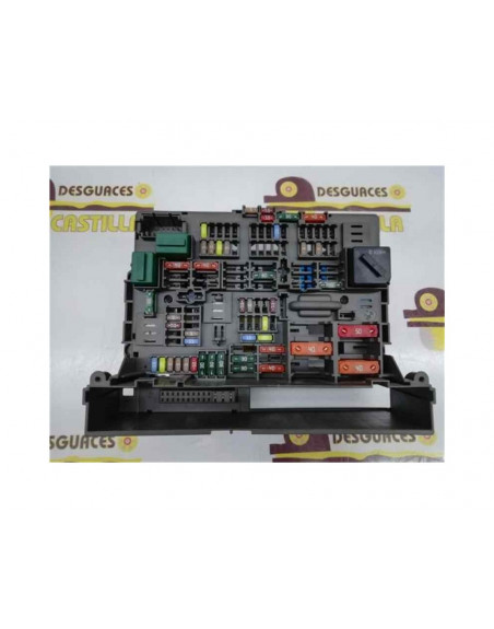 Recambio de caja reles / fusibles para bmw serie 1 berlina (e81/e87) 2.0 turbodiesel cat referencia OEM IAM 10688710