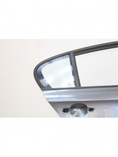 Puerta trasera derecha BMW SERIE 1 BERLINA 118d 2004