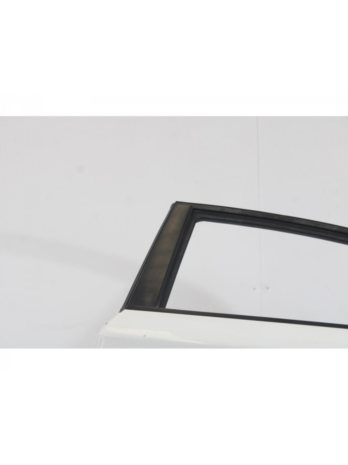 Puerta trasera izquierda BMW SERIE 1 BERLINA 118d 2009