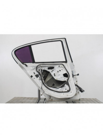 Puerta trasera izquierda BMW SERIE 1 BERLINA 118d 2009