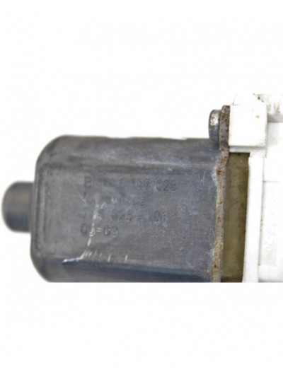 Recambio de motor elevalunas delantero derecho para bmw serie 1 berlina (e81/e87) 118d referencia OEM IAM 6927028