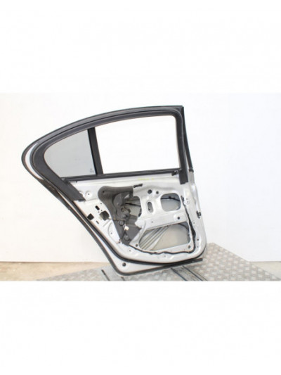 Puerta trasera izquierda BMW SERIE 5 LIM. 525d 2010