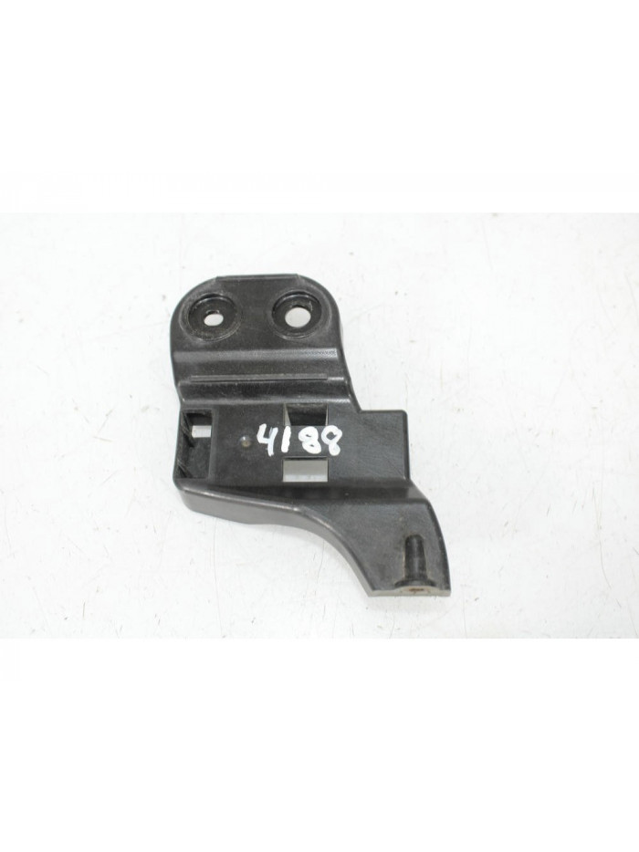 Recambio de soporte izquierdo paragolpe trasero para audi a3 sportback (8va) ambiente referencia OEM IAM 8V3807329