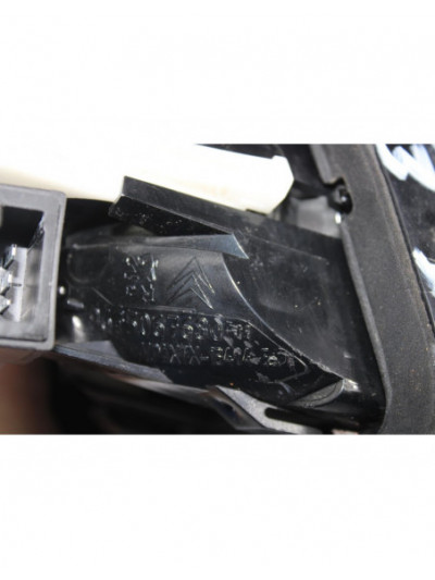Recambio de piloto trasero derecho interior para citroën c5 hdi160 seduct 2.0 referencia OEM IAM 9675067680