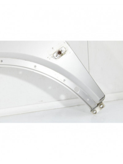 Recambio de aleta delantera izquierda para dodge nitro 2.8 crd referencia OEM IAM