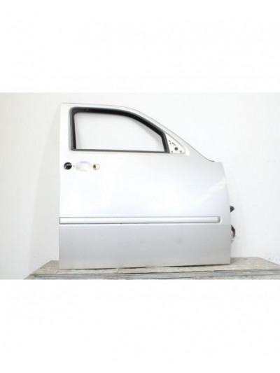 Recambio de puerta delantera derecha para dodge nitro 2.8 crd referencia OEM IAM