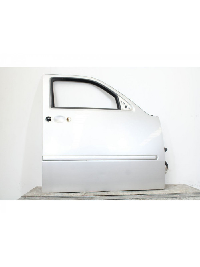 Recambio de puerta delantera derecha para dodge nitro 2.8 crd referencia OEM IAM