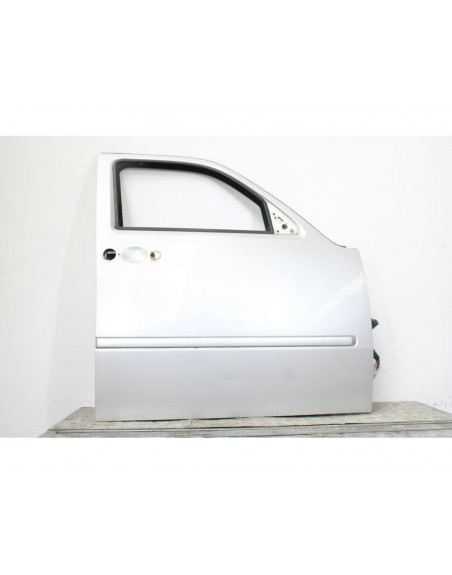 Recambio de puerta delantera derecha para dodge nitro 2.8 crd referencia OEM IAM