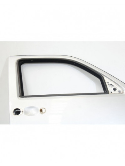 Recambio de puerta delantera derecha para dodge nitro 2.8 crd referencia OEM IAM