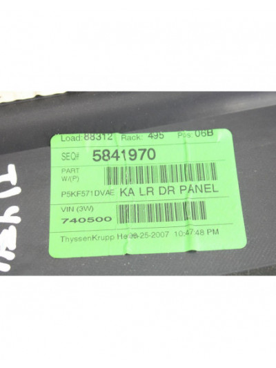 Recambio de guarnecido puerta trasera izquierda para dodge nitro 2.8 crd referencia OEM IAM 5841970