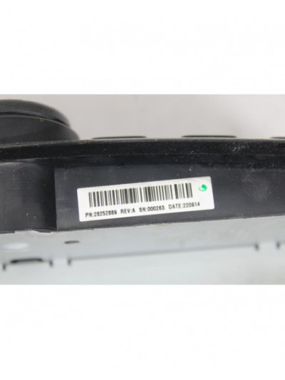 Recambio de sistema audio / radio cd para fiat punto (199_) 1.4 (199axb1a, 199bxb1a, 199bxb11, 199axb11) referencia OEM IAM