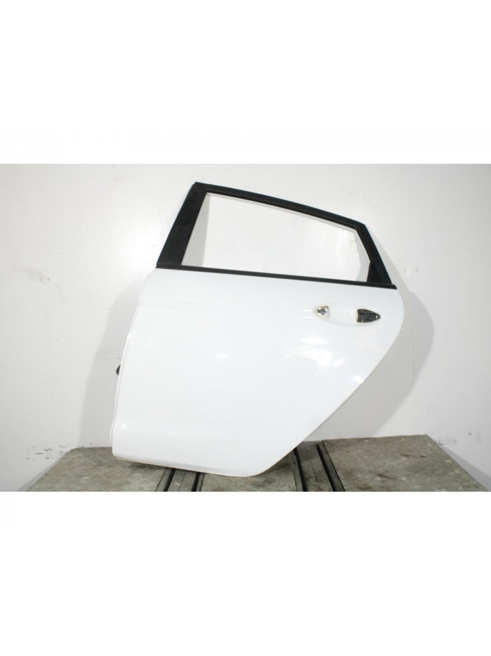 Puerta trasera izquierda FORD FIESTA VI 1.5 TDCi 2014