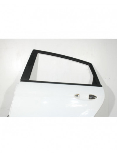 Puerta trasera izquierda FORD FIESTA VI 1.5 TDCi 2014
