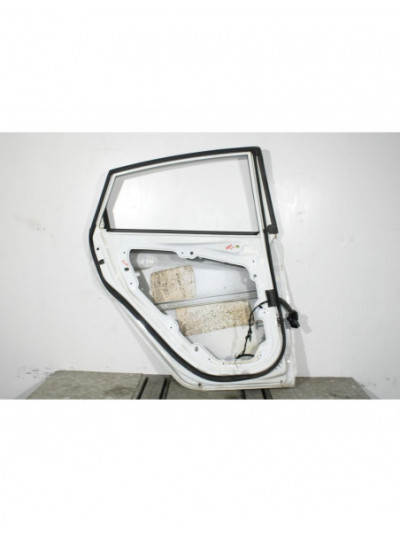 Puerta trasera izquierda FORD FIESTA VI 1.5 TDCi 2014