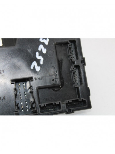 Caja reles / fusibles FORD FIESTA Ambiente 2008