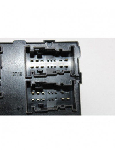 Caja reles / fusibles FORD FIESTA Ambiente 2008