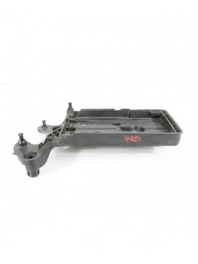 Soporte batería AUDI A3 1.6 TDI 105CV 77KW 2013