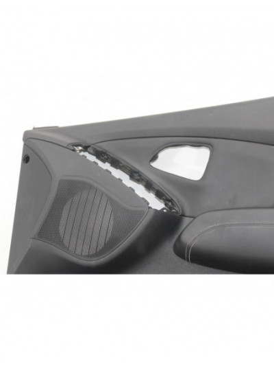 Recambio de guarnecido puerta delantera derecha para hyundai ix35 style awd referencia OEM IAM 823022Y2439P