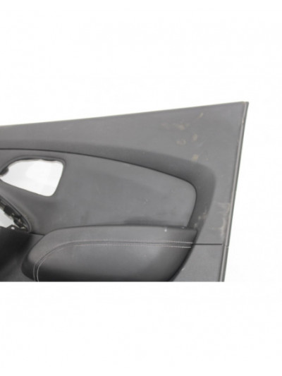 Recambio de guarnecido puerta delantera derecha para hyundai ix35 style awd referencia OEM IAM 823022Y2439P