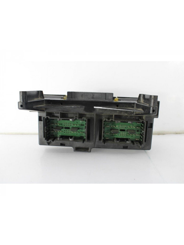 Recambio de caja reles / fusibles para jeep gr. cherokee (wh) 3.0 crd limited referencia OEM IAM 04692073AB