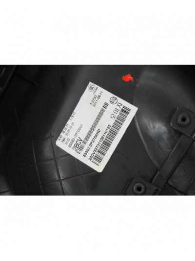 Recambio de guarnecido puerta trasera derecha para kia sorento ii (xm) 2.2 crdi 4wd referencia OEM IAM 833202P000