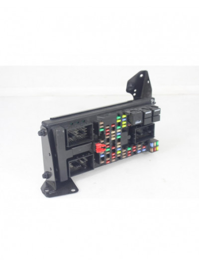 Recambio de caja reles / fusibles para land rover discovery iv (l319) 3.0 sdv6 4x4 referencia OEM IAM AH2214F041BH