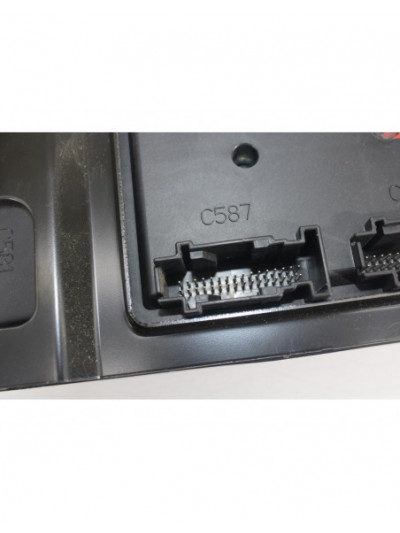 Caja reles / fusibles LAND ROVER DISCOVERY IV 3.0 SDV6 4x4 2011