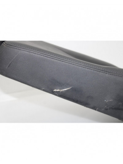 Recambio de asientos trasero izquierdo para land rover discovery (...) v6 td se referencia OEM IAM 3126T.I.